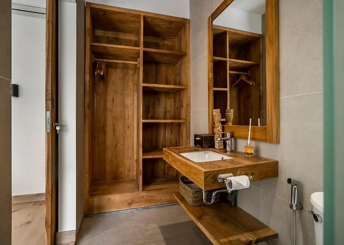 Вилла Priviere - 2br With Pool Near